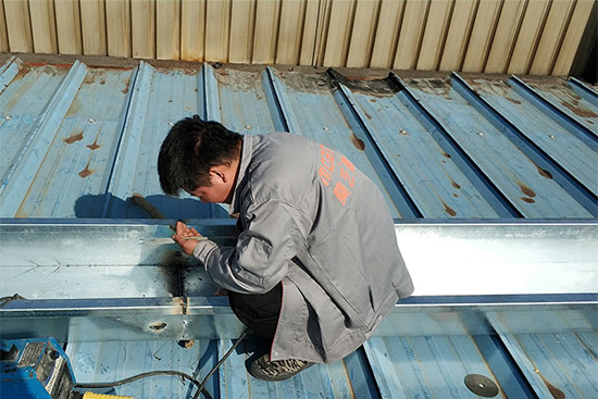 成人看片APP免费手机看片网址金属屋面手动除锈处理